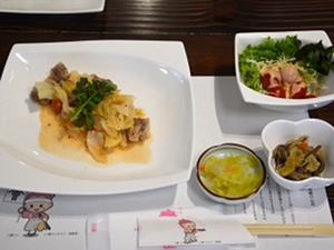 会津地鶏とキャベツの田舎風煮込み